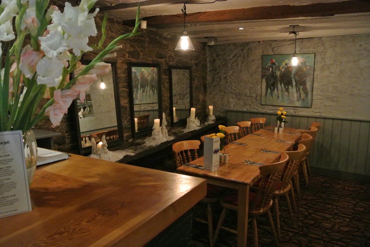 The Horse & Jockey Inn Найтон Экстерьер фото